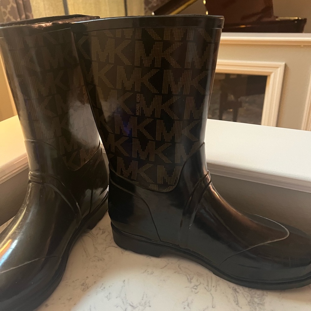Michael Kors size 10 rain boots